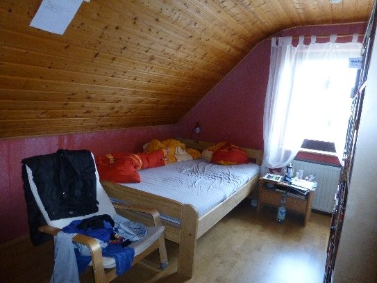 Verkleidetes Schrägdach im Dachgeschoss